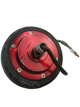 SILNIK Z OPONĄ ZUŻYTĄ C24V180124723 CZERWONY MOTUS 6,5 HULAJNOGA