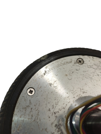 SILNIK Z OPONĄ ZUŻYTĄ WT30H36V1705092860 DESKOROLKI SKYMASTER