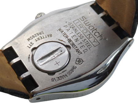 Zegarek damski na pasku Swatch Irony Medium Black Flower czarny