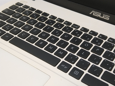 Laptop Asus X552M Celeron N2940 4GB 1TB 15.6" GeForce 920M
