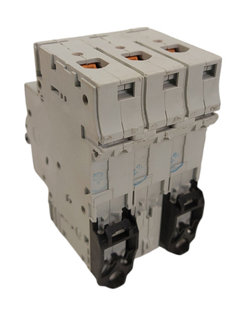 Wyłącznik nadprądowy C6 400V G63 674649 GE