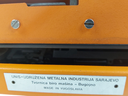 Zabytkowa maszyna do pisania UNIS tbm de Luxe QWERTZ DE