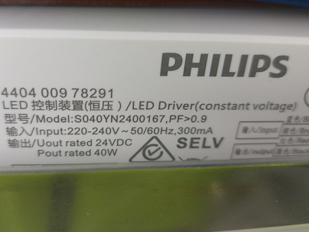 Lampa sufitowa Reflektor punktowy z regulacją Philips Hue Centris 4 biały