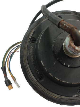 SILNIK Z OPONĄ 24VHL17H09282698 HULAJNOGI CAVION GO