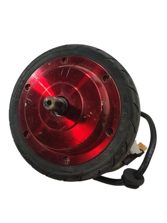 SILNIK Z OPONĄ ZUŻYTĄ C24V180124723 CZERWONY MOTUS 6,5 HULAJNOGA