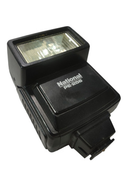 Lampa błyskowa do aparatu National PE-256