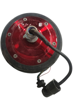 SILNIK Z OPONĄ ZUŻYTĄ CB24V1901141085 CZERWONY HULAJNOGI MOTUS 6,5